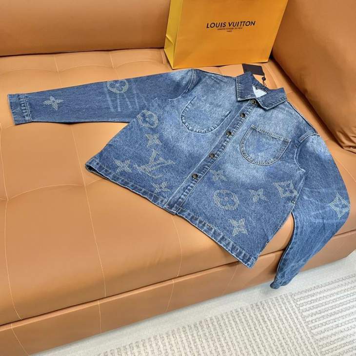 Picture of LV Sweater Suits _SKULVS-XLxetr14841157